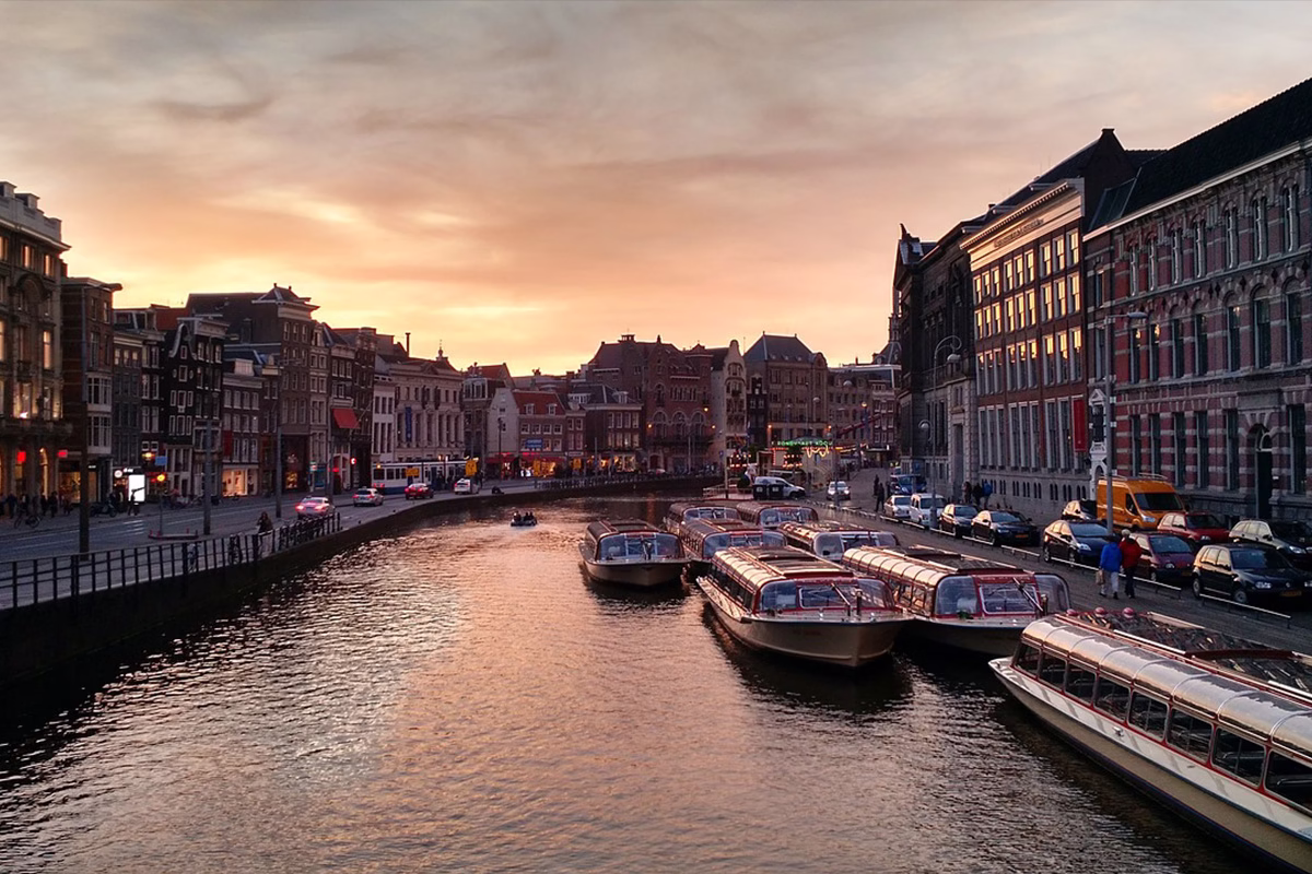 Плаващи градове: Архитектурни чудеса върху водата 3 amsterdam