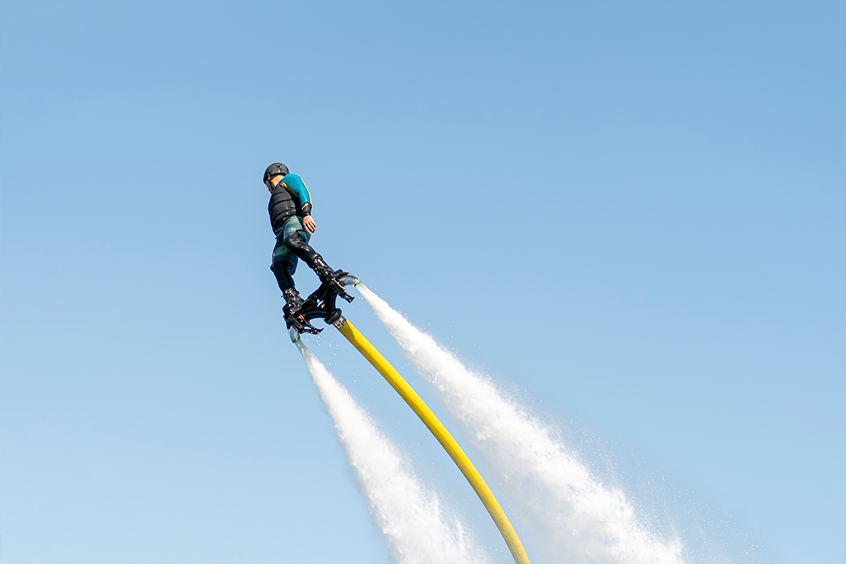 Адреналин в Дубай: Незабравими преживявания, които да опиташ 4 flyboard