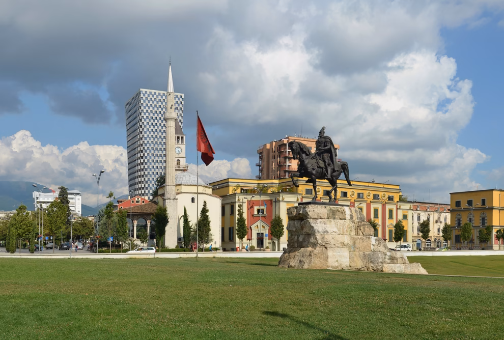 Площад Скендербег в Тирана, Албания