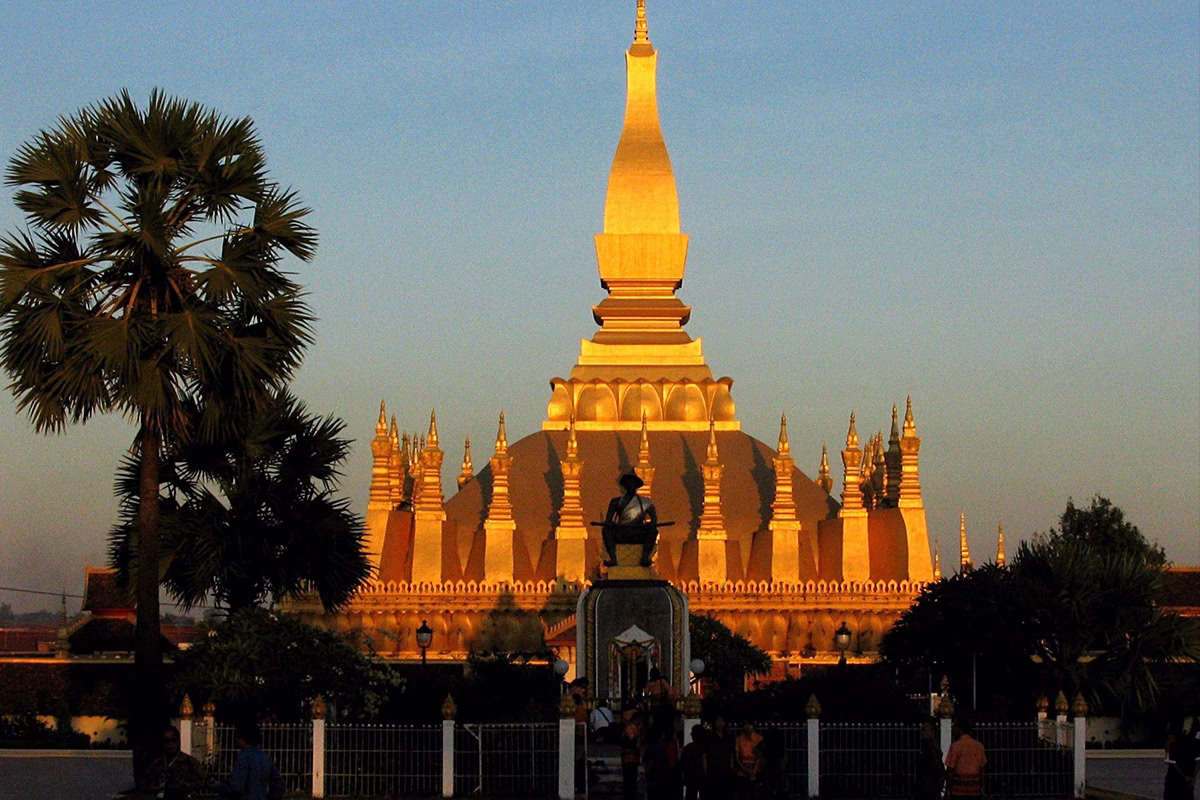 Лаос: Тайната приказка на 3латния триъгълник 5 that luang